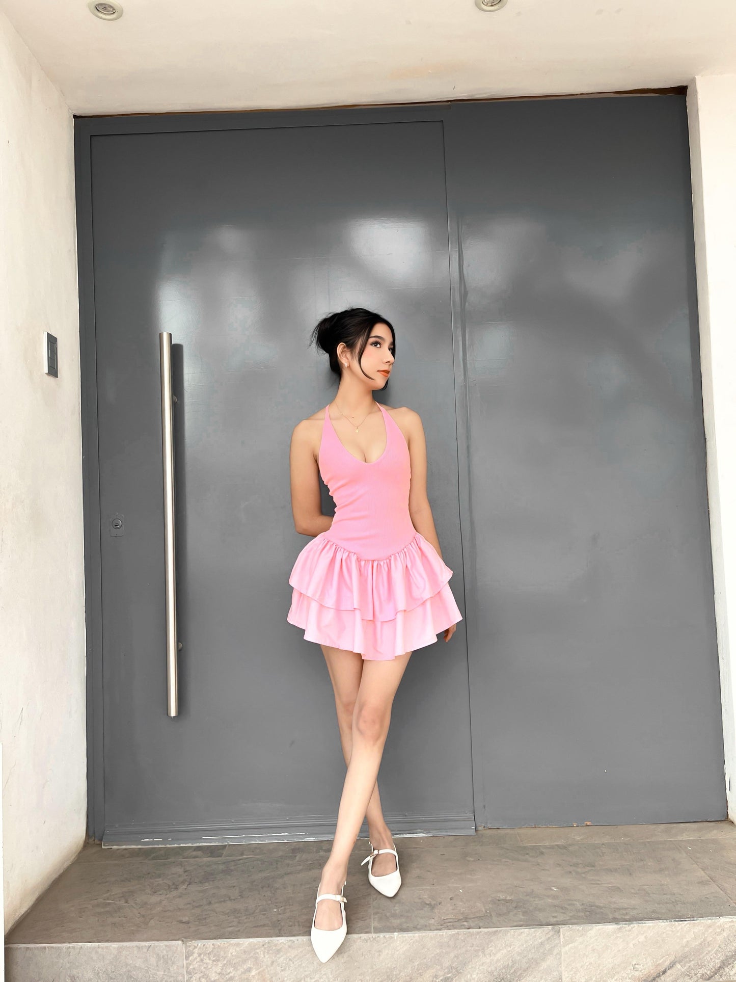 Minivestido rosa con olanes