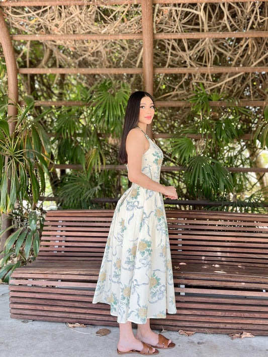 Vestido midi amarillo con vuelo