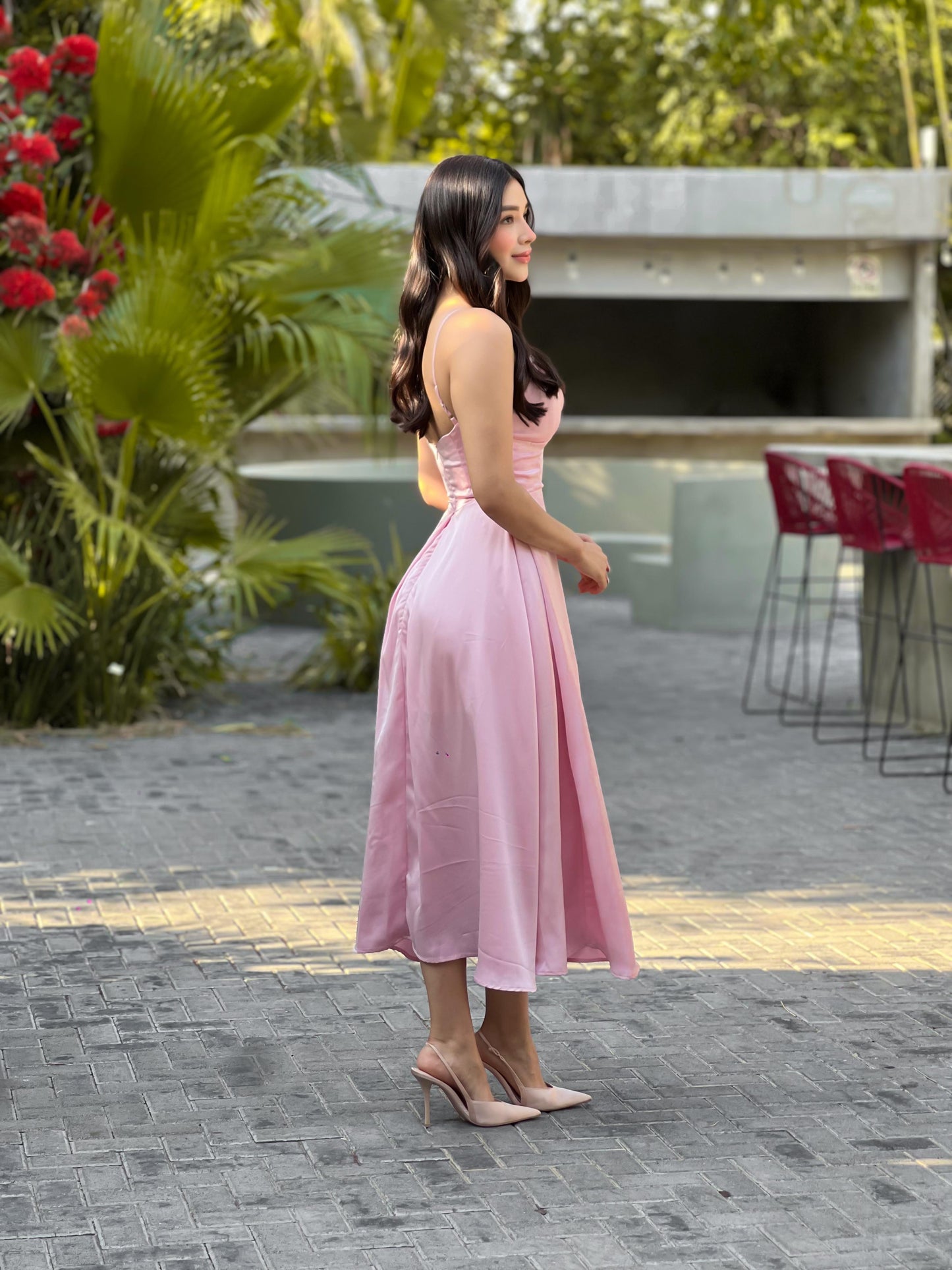 Vestido rosa midi tirantes ecote en v