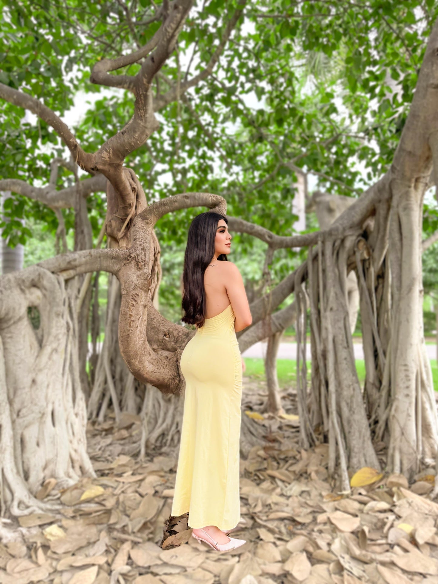 Vestido midi ajustado amarillo