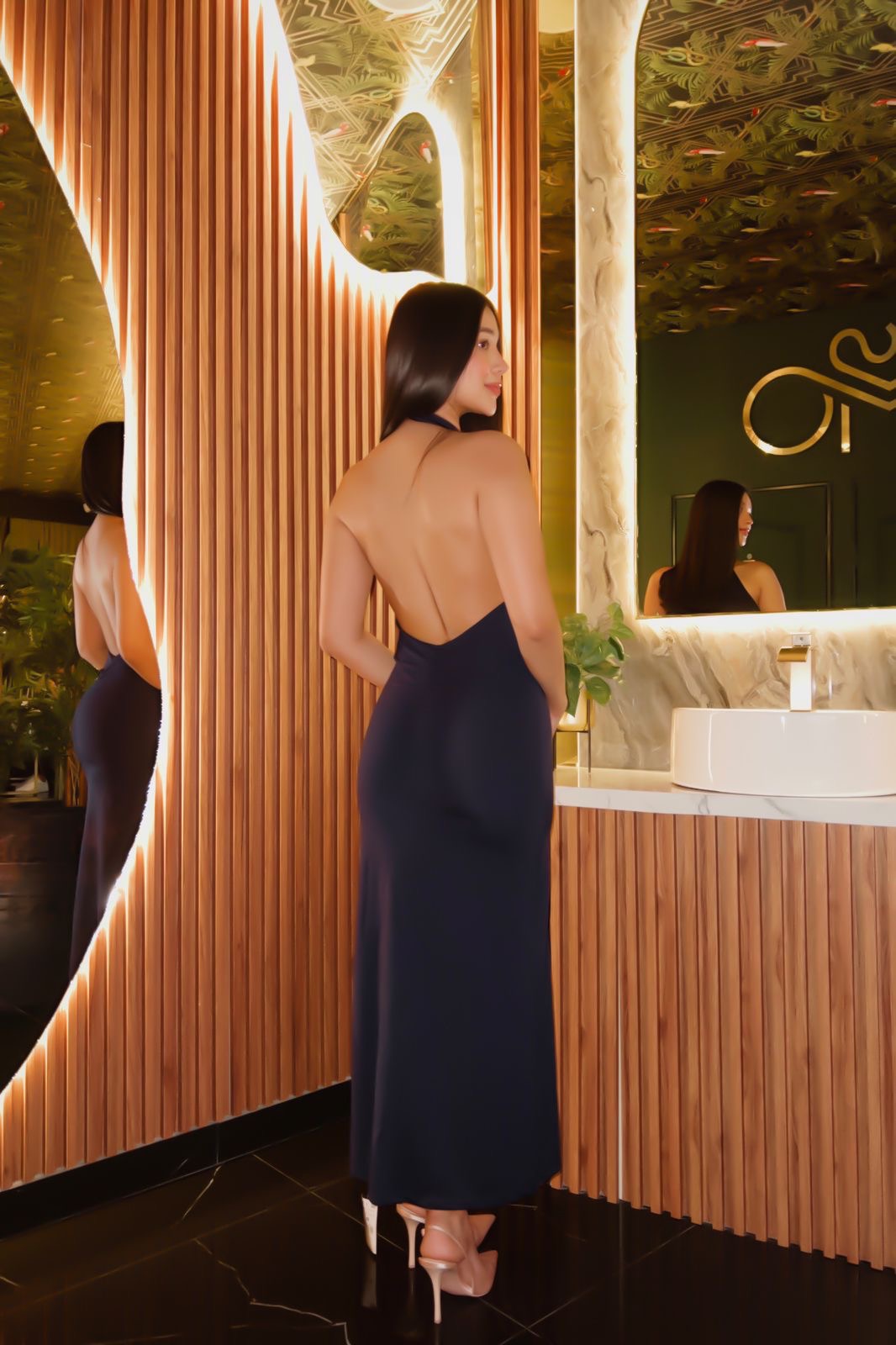 Vestido largo cuello halter azul marino