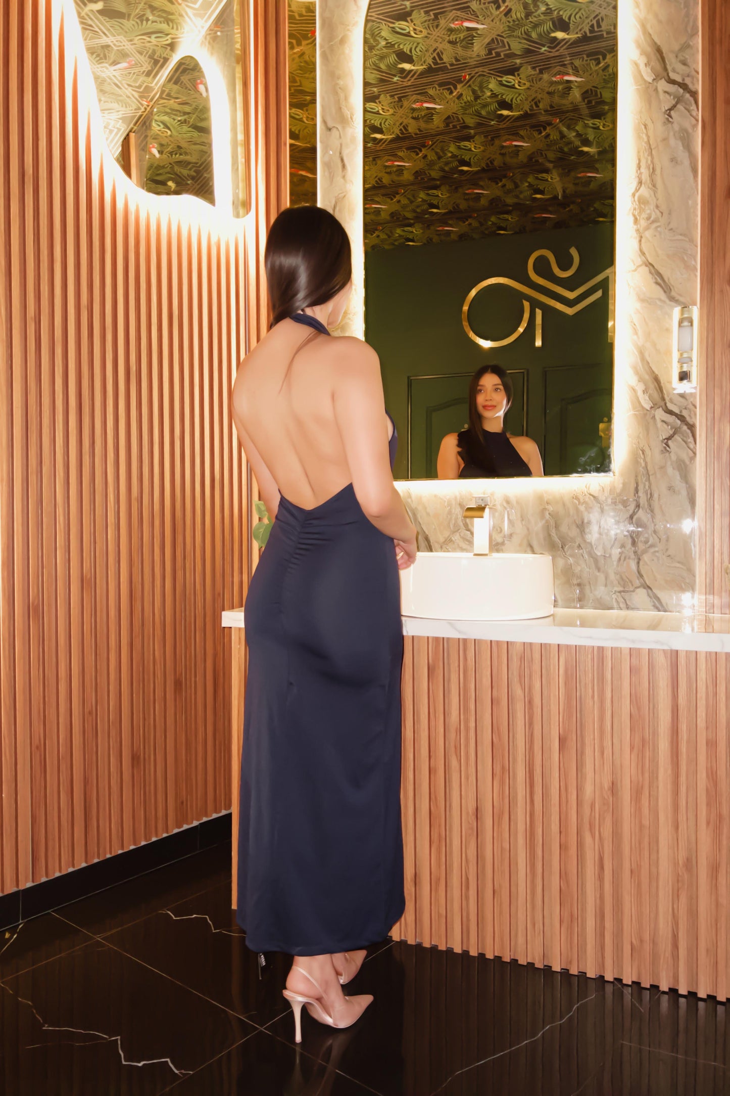 Vestido largo cuello halter azul marino