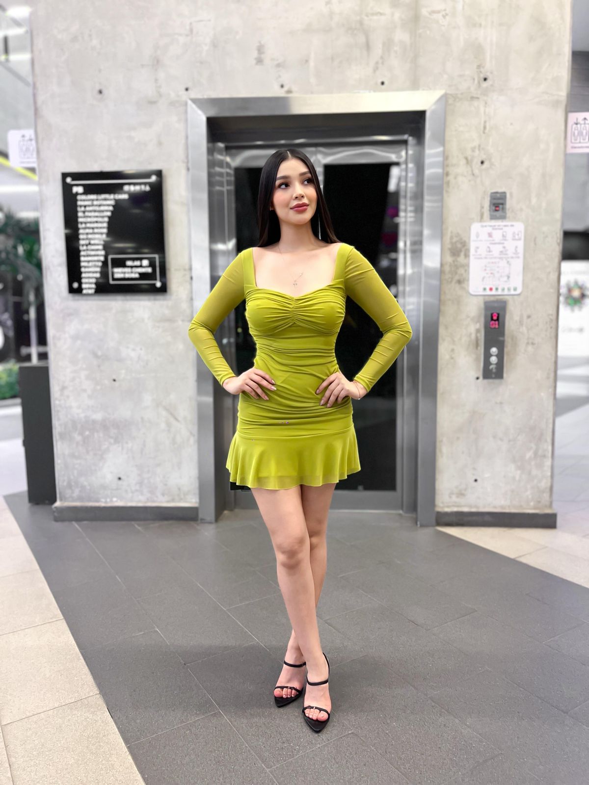 Minivestido mesh verde manga larga